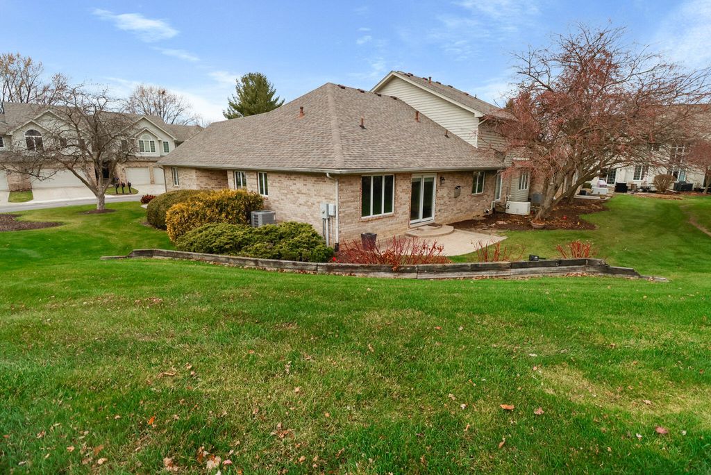 Photo of 1055 Mission Hills Court, Chesterton, IN 46304 (MLS # 833010)