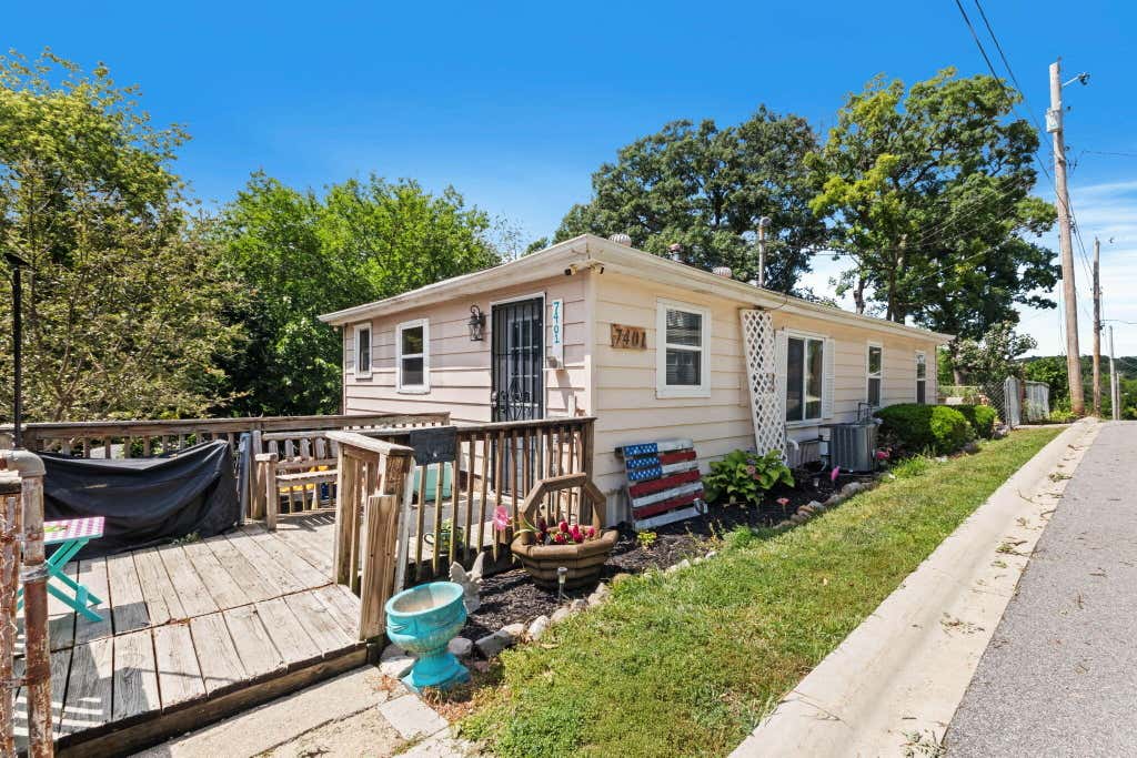 Photo of 7401 W 126th Avenue, Crown Point, IN 46307 (MLS # 843131)