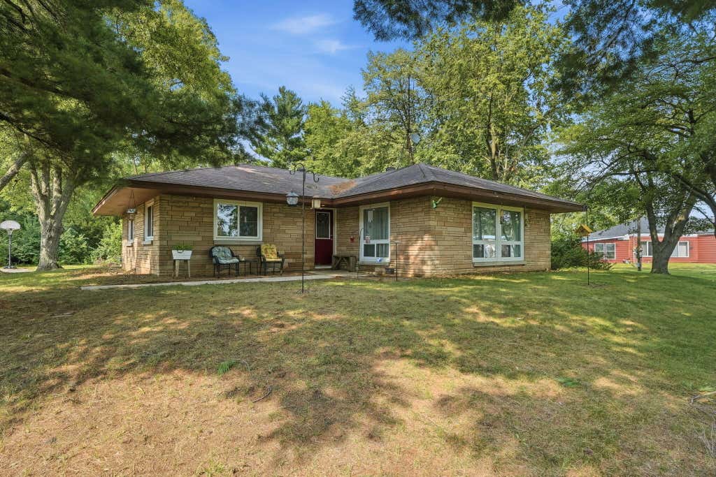 Photo of 484 E Robbins Street, Wheatfield, IN 46392 (MLS # 843073)