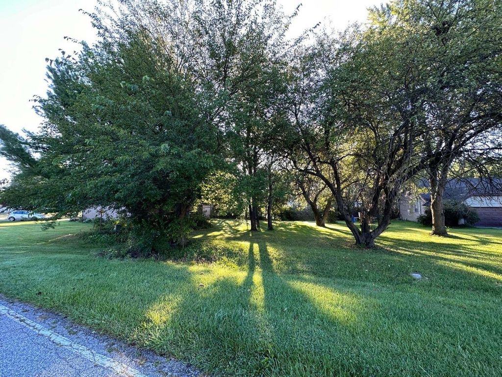 Photo of 1100 Country Club Drive, Crown Point, IN 46307 (MLS # 833029)