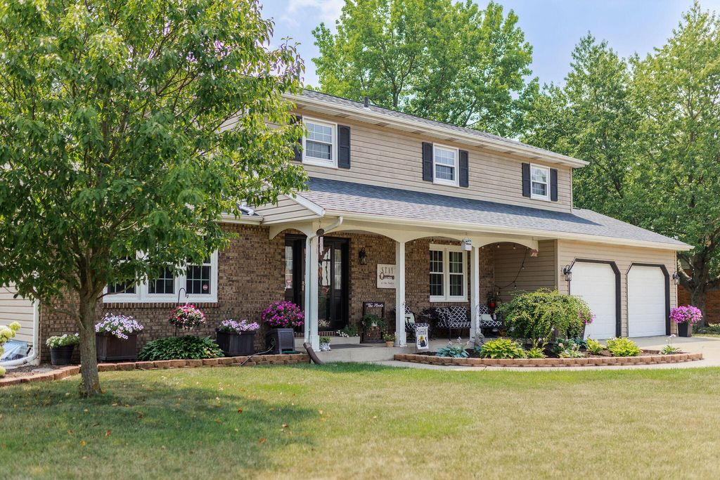 Photo of 1521 W 4th Street, Hobart, IN 46342 (MLS # 832950)