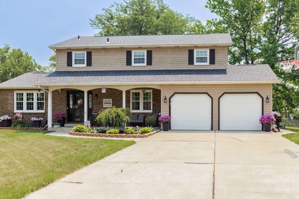 Photo of 1521 W 4th Street, Hobart, IN 46342 (MLS # 832950)