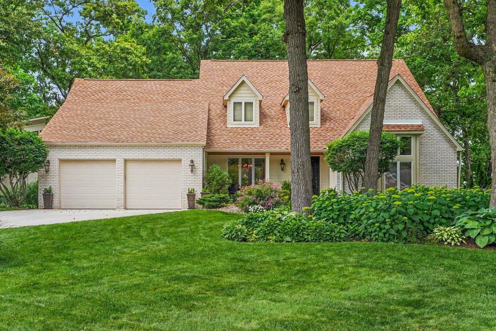 Photo of 185 Amhurst Place, Valparaiso, IN 46385 (MLS # 840363)