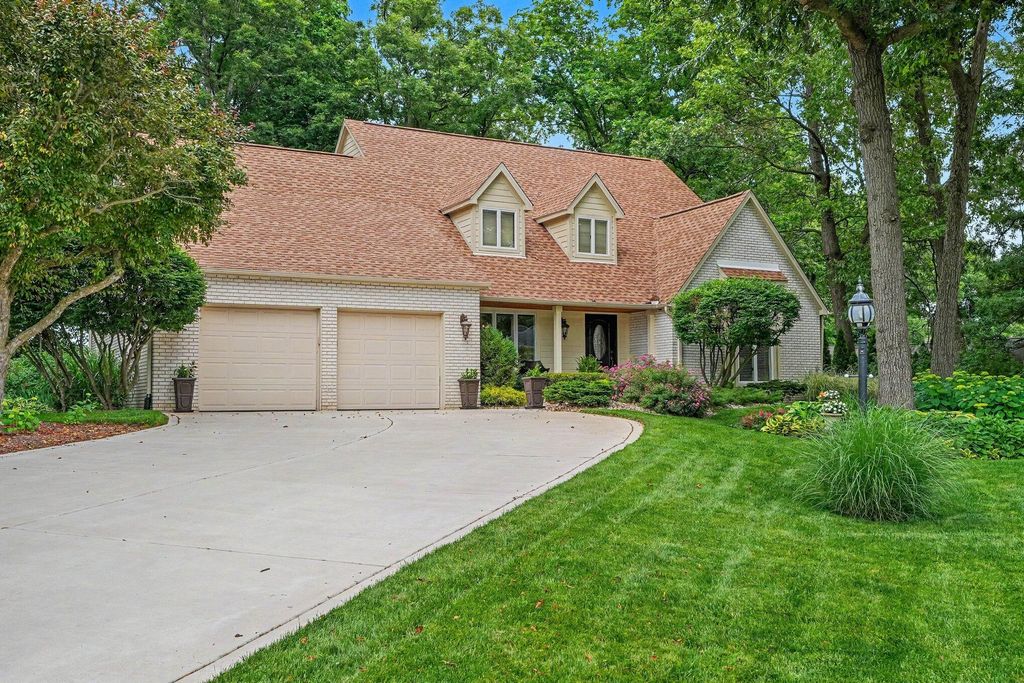 Photo of 185 Amhurst Place, Valparaiso, IN 46385 (MLS # 840363)