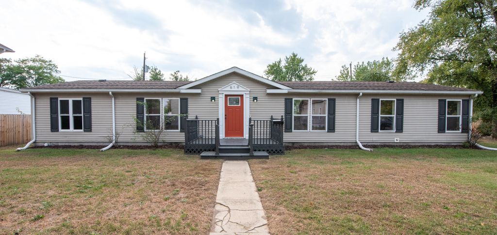 Photo of 619 Main Street, Michigan City, IN 46360 (MLS # 830262)