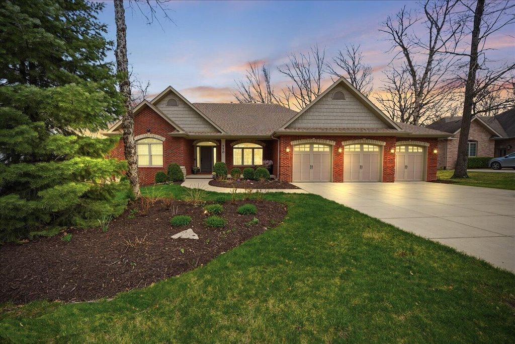 Photo of 770 Quinlan Court, Crown Point, IN 46307 (MLS # 837167)