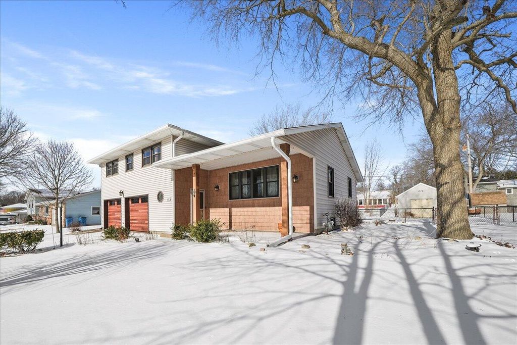 Photo of 615 Mississinewa Street, Chesterton, IN 46304 (MLS # 833884)