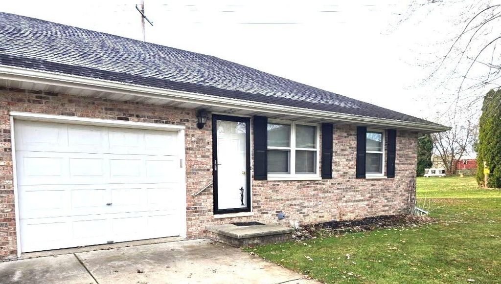 Photo of 300-1 E Alyea Street, Hebron, IN 46341 (MLS # 832020)