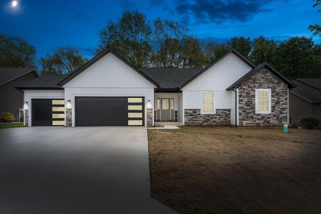 Photo of 53784 Terre Verde Hills Court, South Bend, IN 46628 (MLS # 839266)