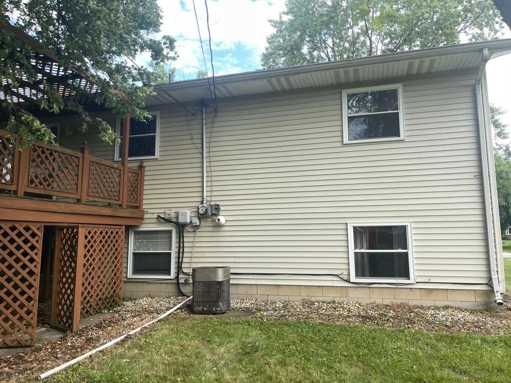 Photo of 302 Green Acres Drive, Valparaiso, IN 46383 (MLS # 842052)