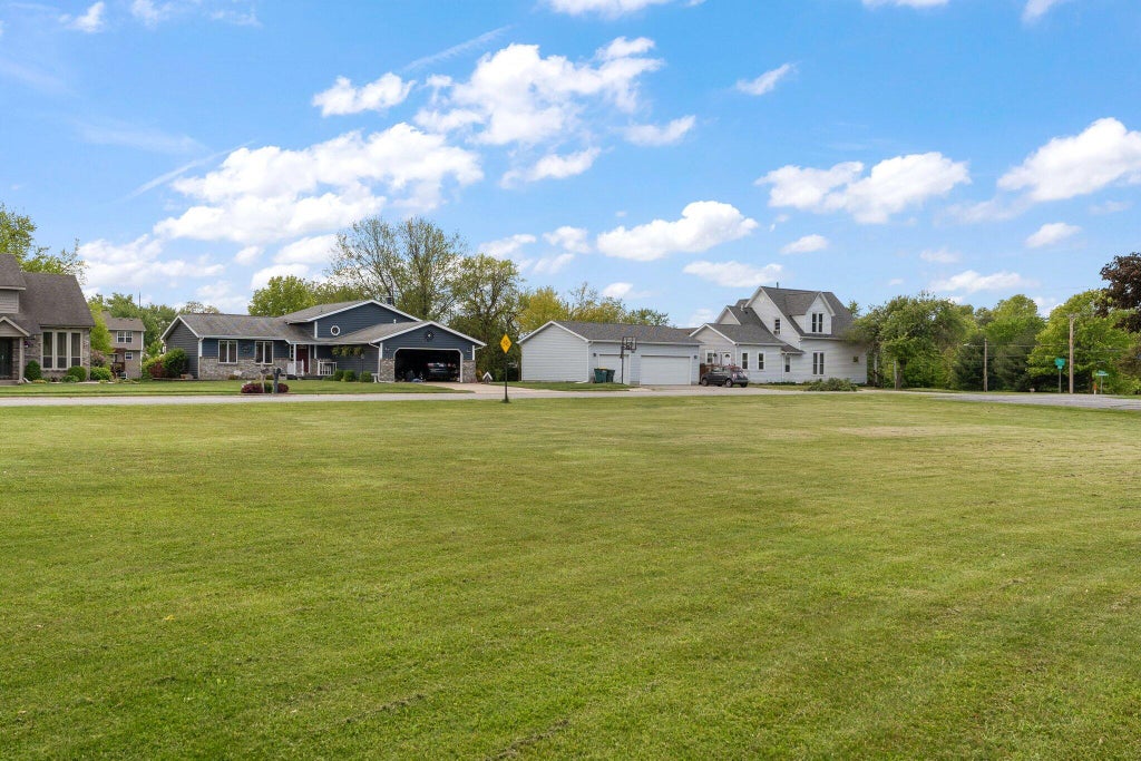 Photo of 256 Pineview Lane, Valparaiso, IN 46383 (MLS # 844345)