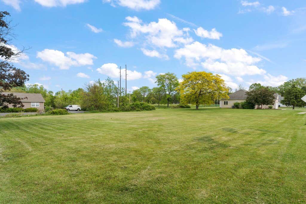 Photo of 256 Pineview Lane, Valparaiso, IN 46383 (MLS # 844345)