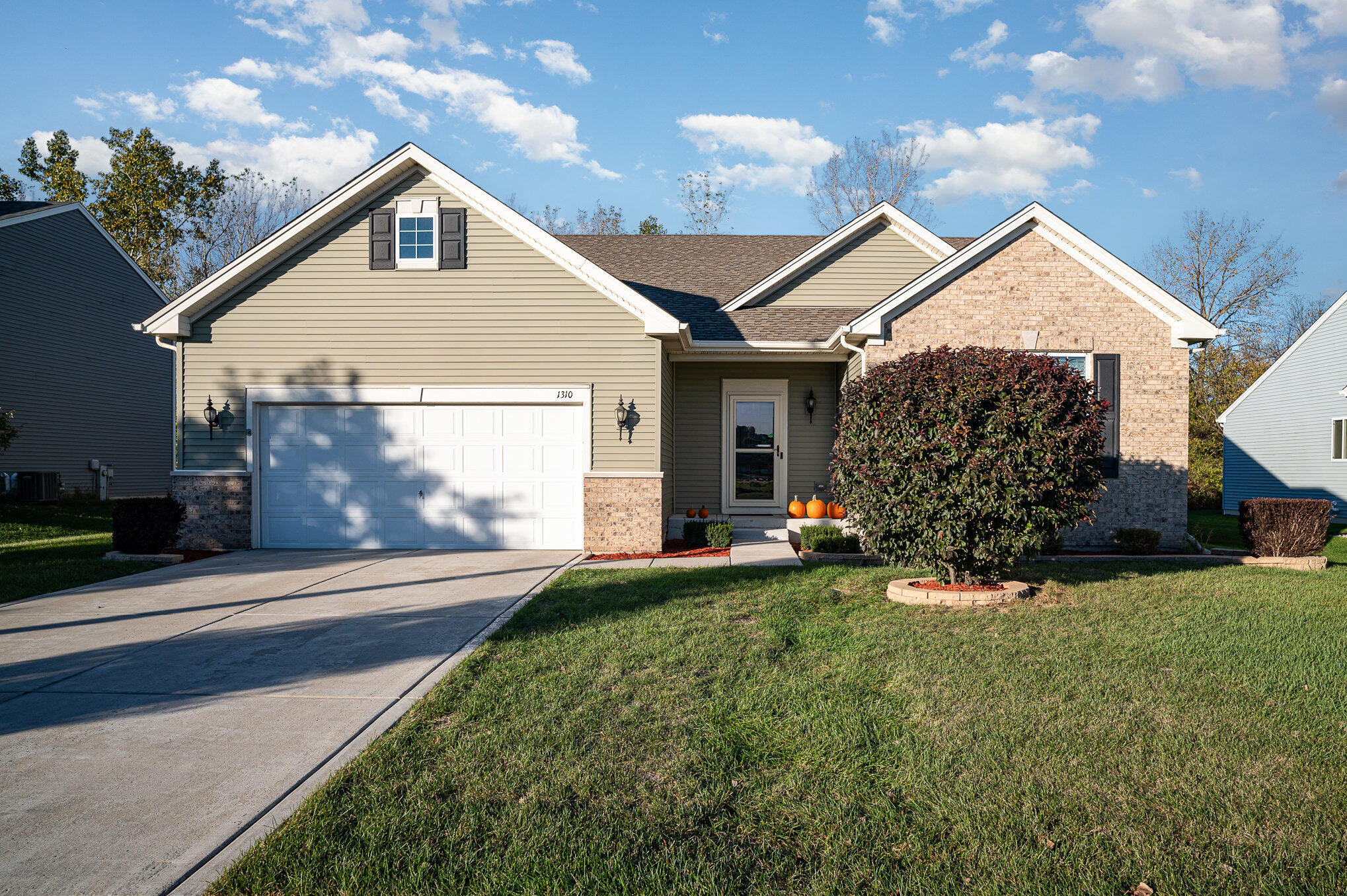 Crown Point, Indiana 46307, United States, 5 Bedrooms Bedrooms, ,3 BathroomsBathrooms,Residential,Pending,37447