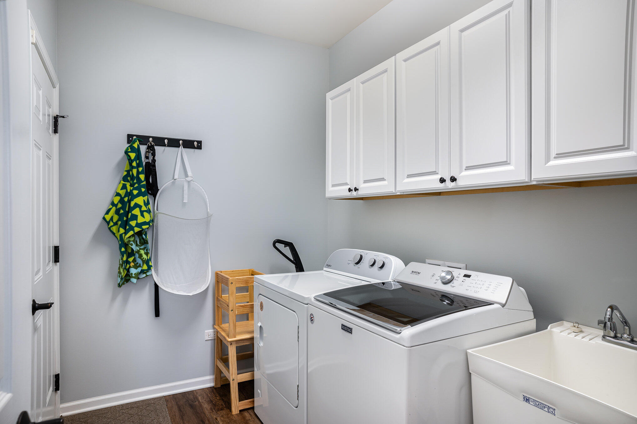 Crown Point, Indiana 46307, United States, 5 Bedrooms Bedrooms, ,3 BathroomsBathrooms,Residential,Pending,37447