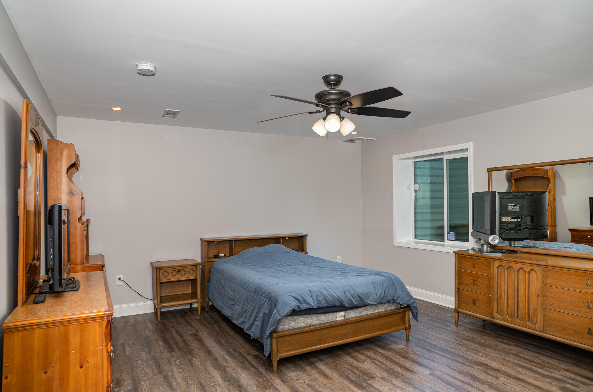 Crown Point, Indiana 46307, United States, 5 Bedrooms Bedrooms, ,3 BathroomsBathrooms,Residential,Pending,37447