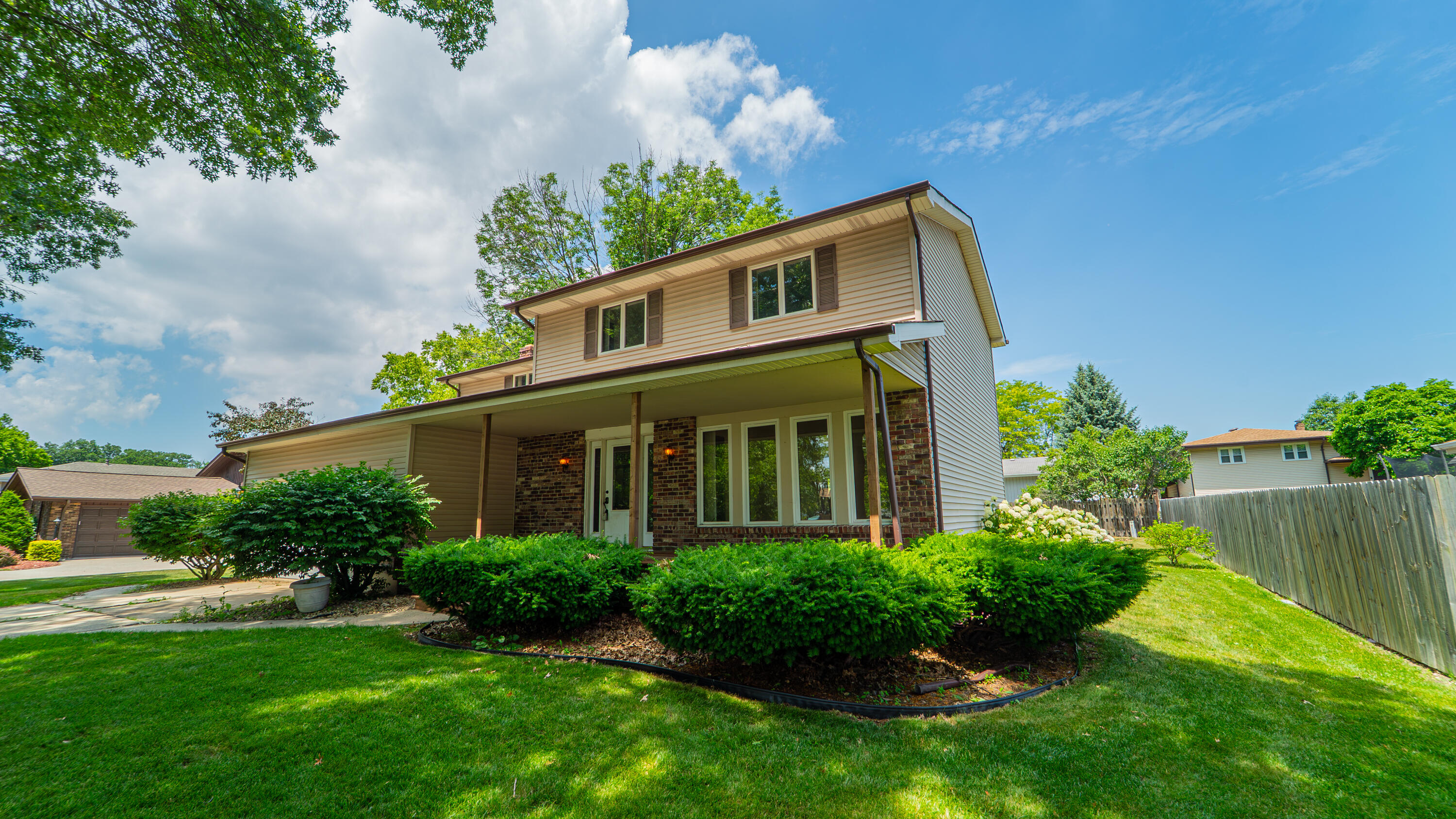 308 Maid Marion Drive S