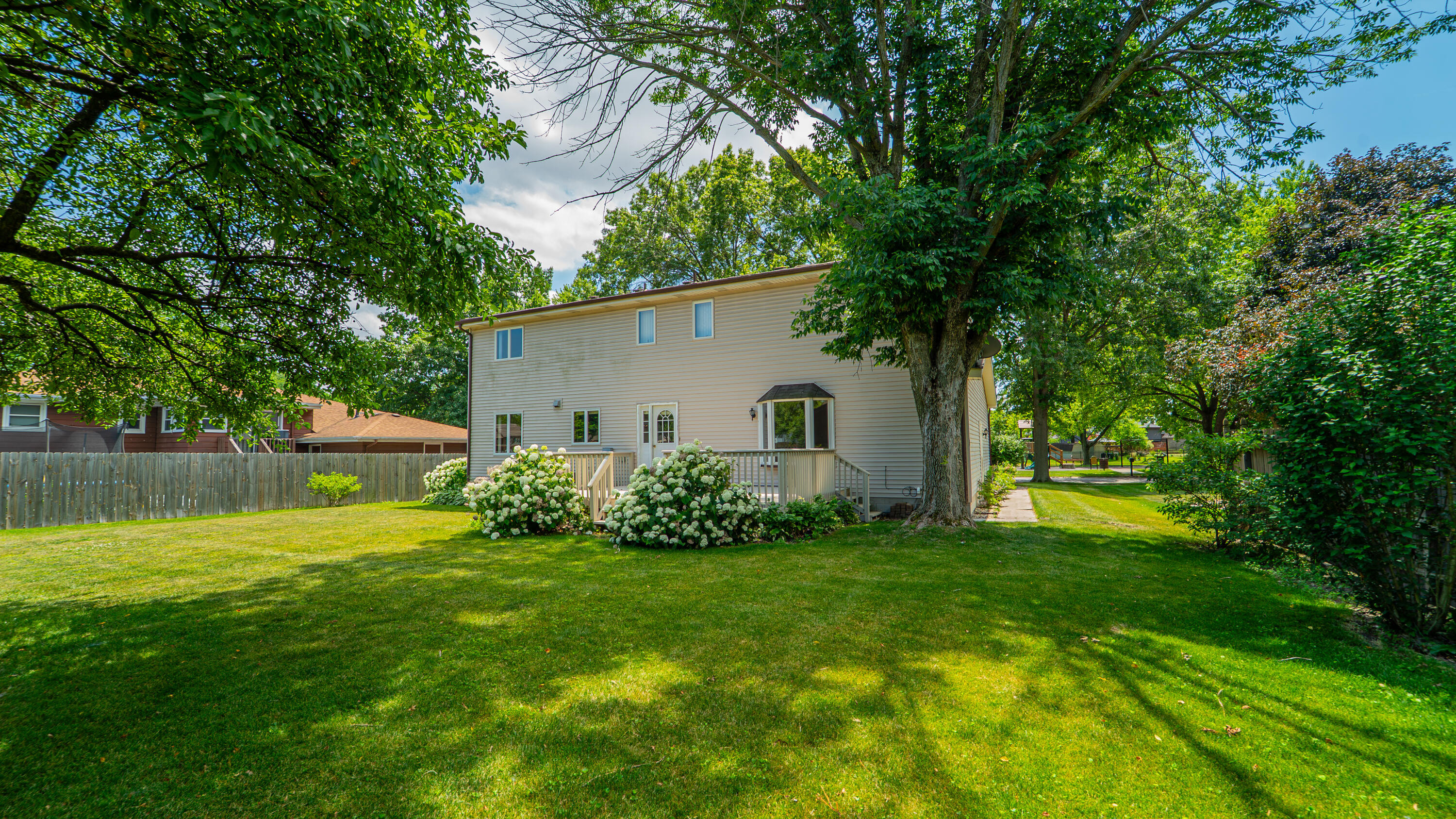 308 Maid Marion Drive S