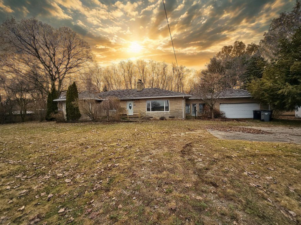 Photo of 58475 Crumstown Highway, South Bend, IN 46619 (MLS # 833048)
