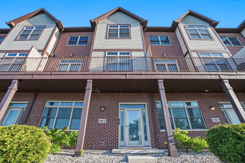 Photo of 964 Fountain Place, Schererville, IN 46375 (MLS # 838801)