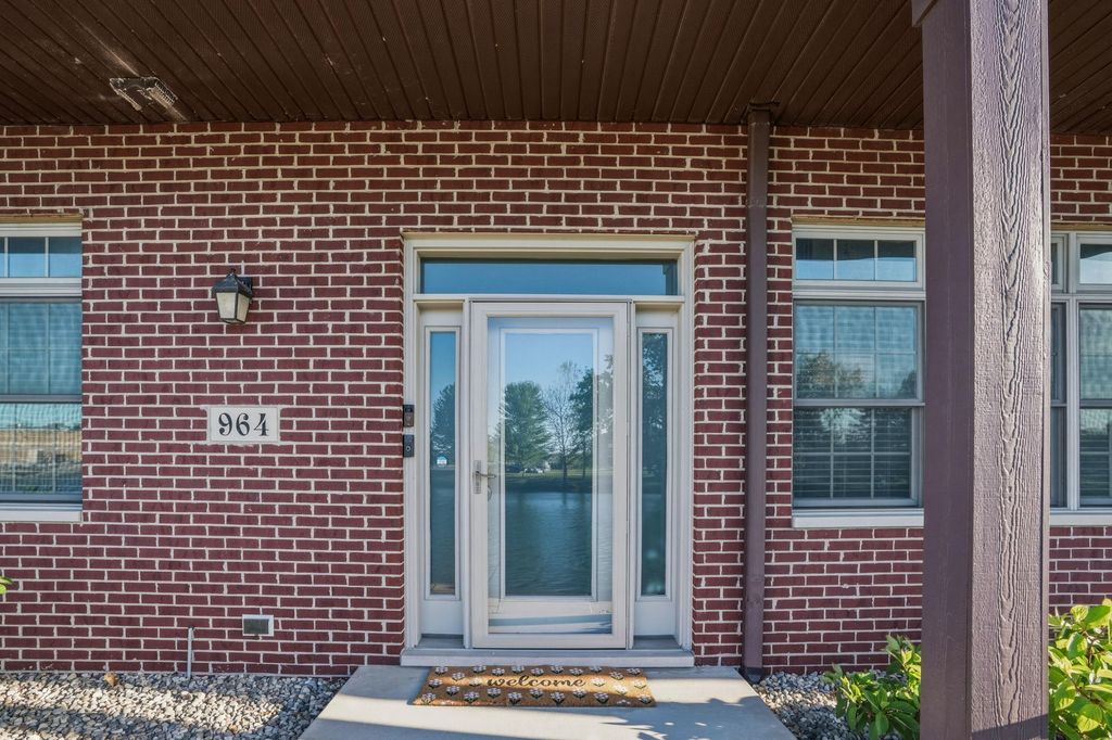 Photo of 964 Fountain Place, Schererville, IN 46375 (MLS # 838801)