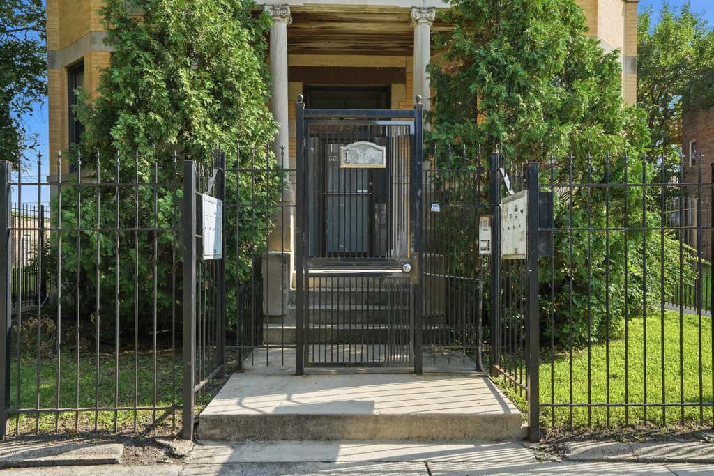 Photo of 1517 E Marquette Road #2e, Chicago, IL 60637 (MLS # 843957)
