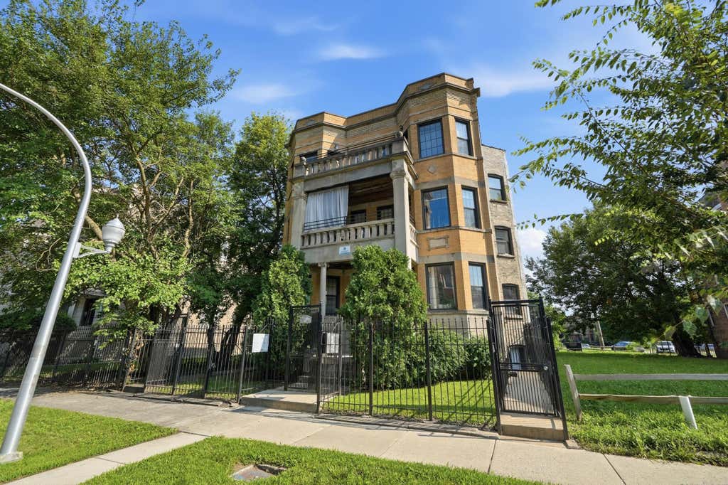 Photo of 1517 E Marquette Road #2e, Chicago, IL 60637 (MLS # 843957)