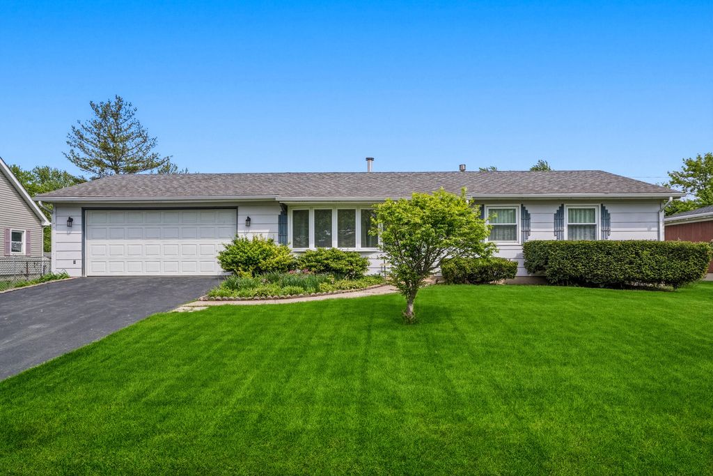 Photo of 627 Olympia Road, Valparaiso, IN 46385 (MLS # 838500)