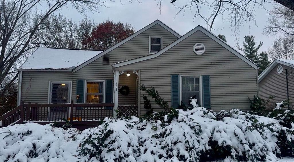 Photo of 1524 Lincoln Street, Hobart, IN 46342 (MLS # 831363)