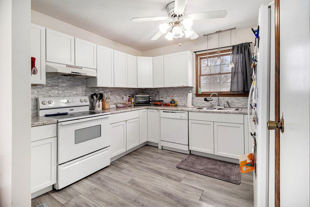 Photo of 1624 Fox Point Drive, Chesterton, IN 46304 (MLS # 833822)