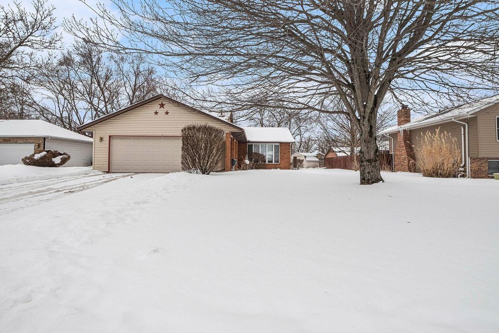 Photo of 1624 Fox Point Drive, Chesterton, IN 46304 (MLS # 833822)
