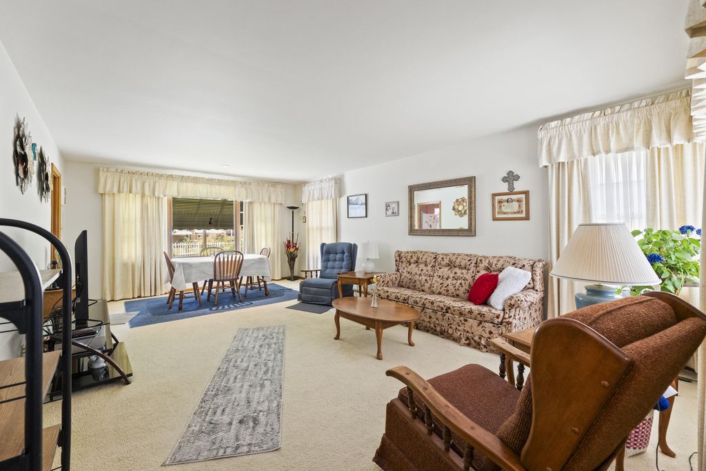 Photo of 8546 Hohman Avenue, Munster, IN 46321 (MLS # 836637)