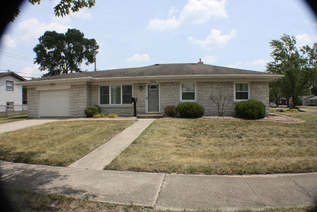 Photo of 9535 Forrest Drive, Highland, IN 46322 (MLS # 832215)