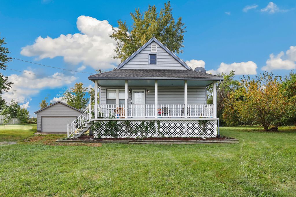 Photo of 1701 E 69th Avenue, Merrillville, IN 46410 (MLS # 830268)