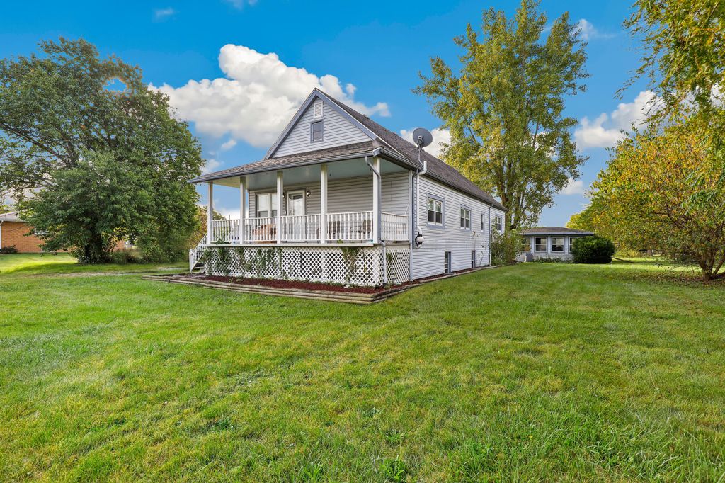 Photo of 1701 E 69th Avenue, Merrillville, IN 46410 (MLS # 830268)