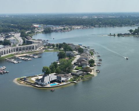 206 Outlook Cove Drive, La Porte, IN 46350 - #: 821351