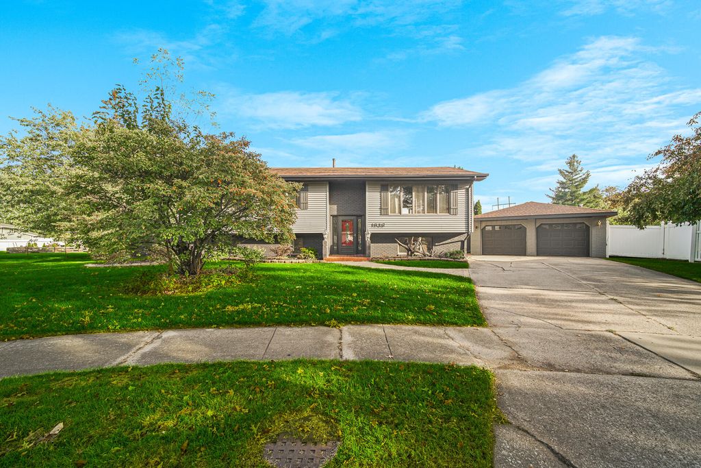 Photo of 1938 Magnolia Lane, Munster, IN 46321 (MLS # 829946)