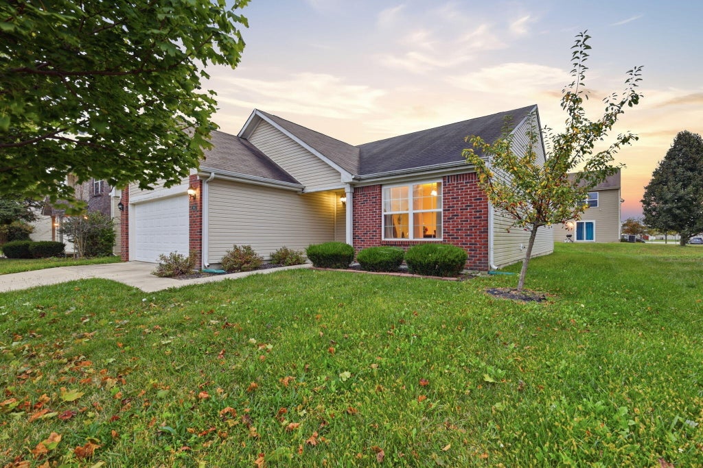 Photo of 11611 Ross Common Drive, Indianapolis, IN 46229 (MLS # 847027)