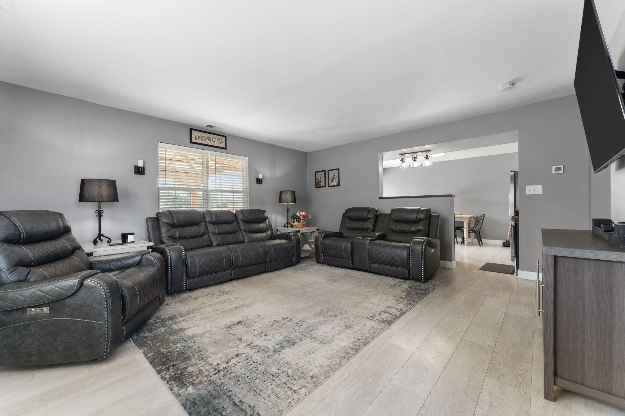 6822 Falcon Drive