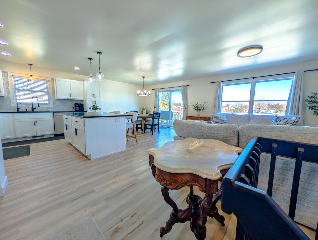 Photo of 1065 Shoreline Road, Crown Point, IN 46307 (MLS # 835232)