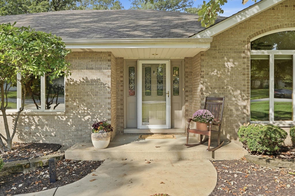Photo of 5350 Mount Drive, Schererville, IN 46375 (MLS # 846030)