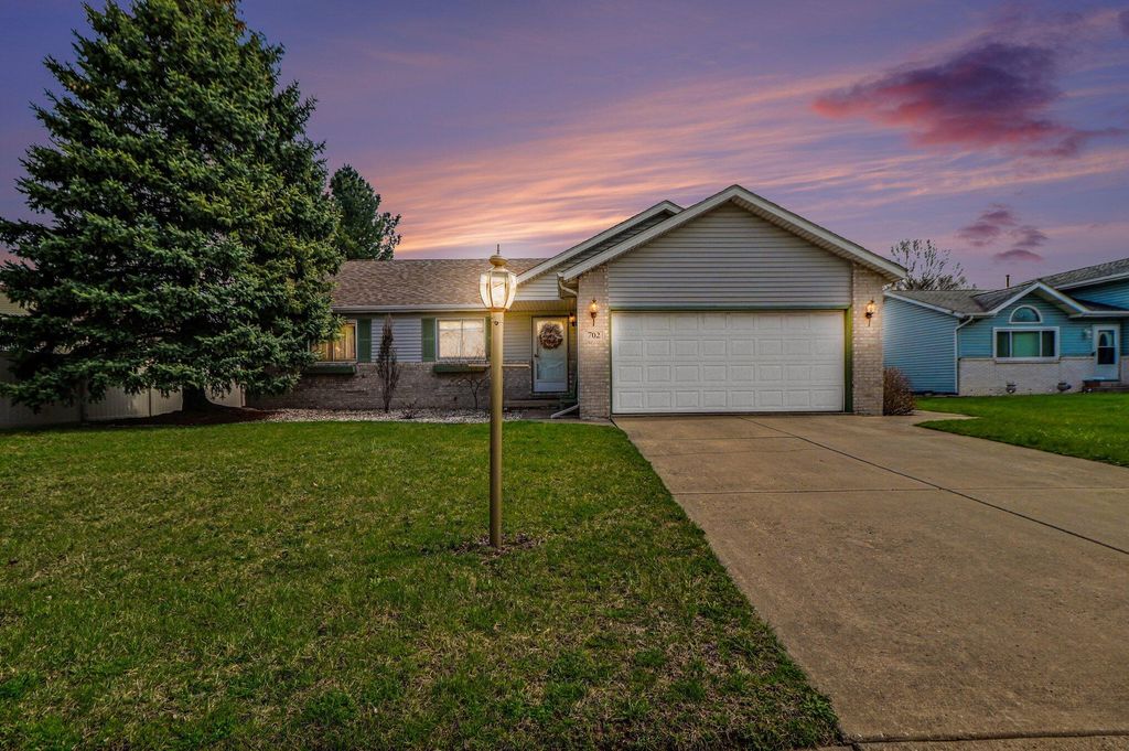Photo of 702 Admiral Drive, Chesterton, IN 46304 (MLS # 836569)