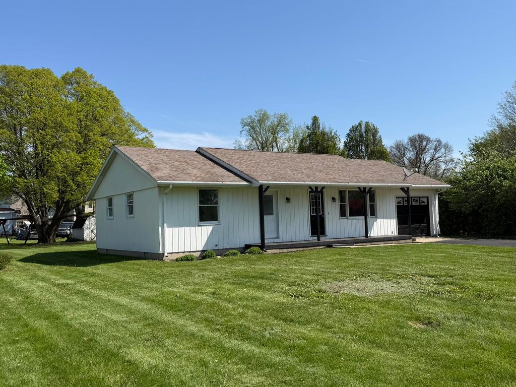 Photo of 204 E Broadway Street, Brook, IN 47922 (MLS # 837518)