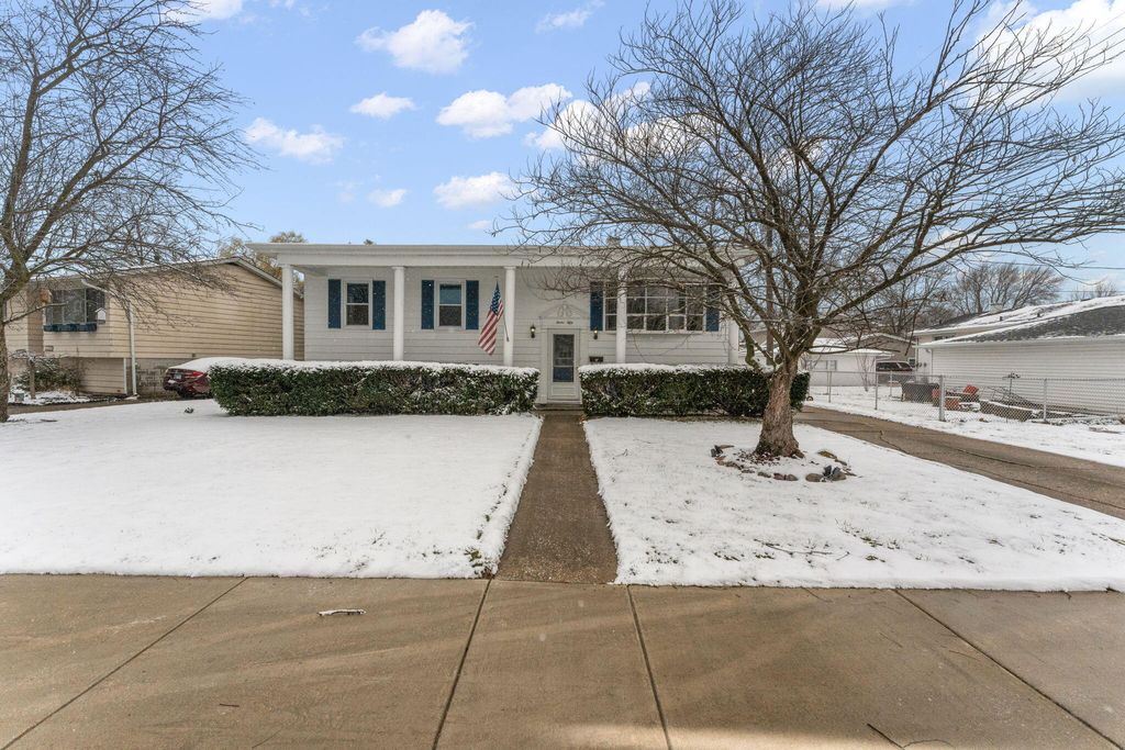 Photo of 1250 N Rensselaer Court, Griffith, IN 46319 (MLS # 836418)