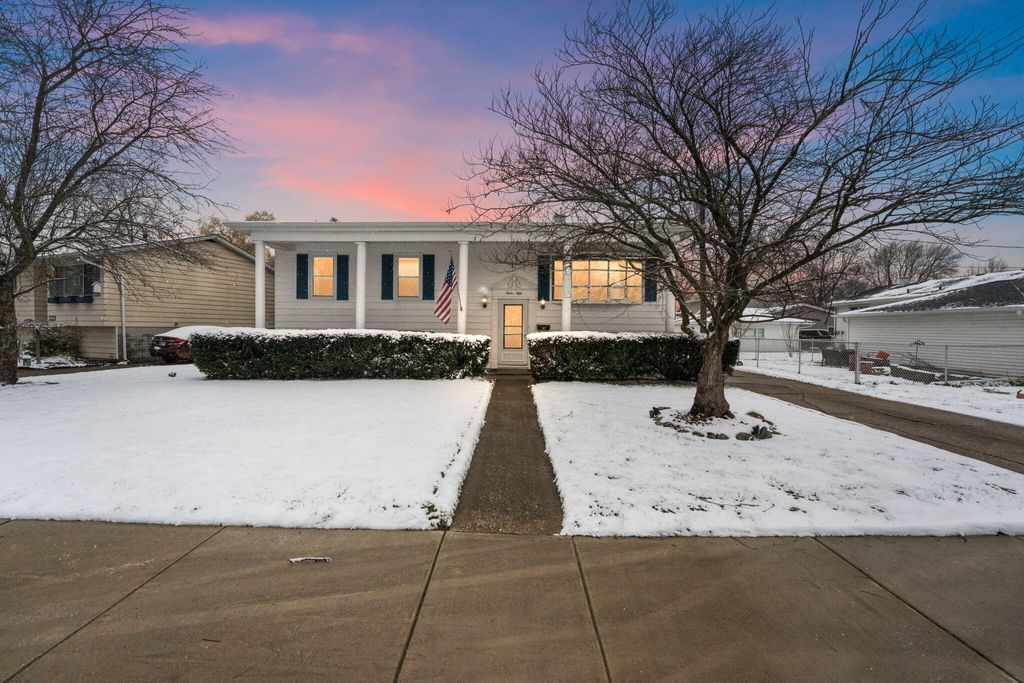 Photo of 1250 N Rensselaer Court, Griffith, IN 46319 (MLS # 836418)