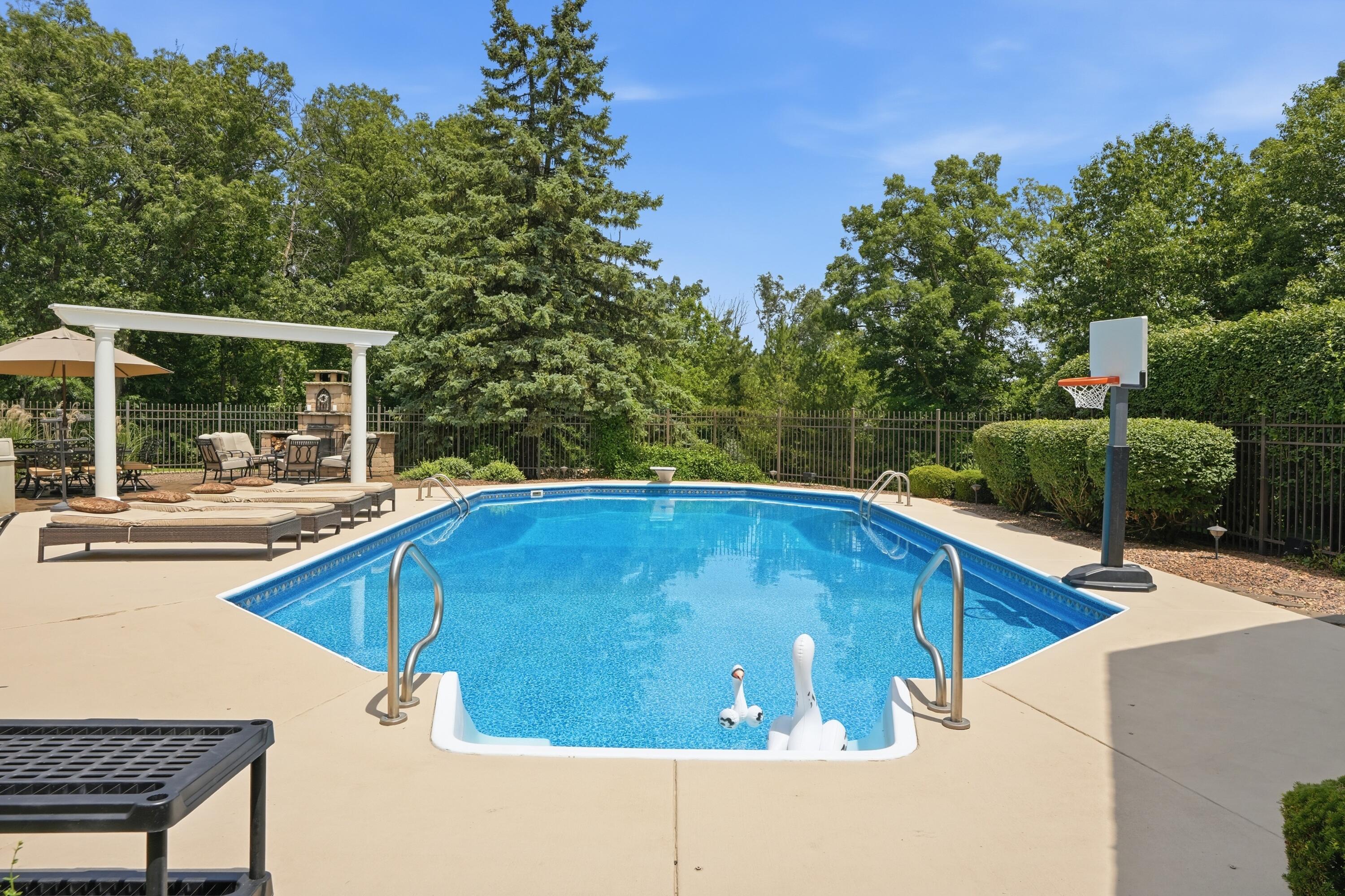 1442 W 127th Place