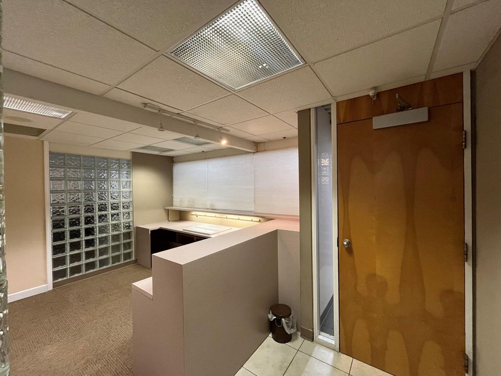 Photo of 401 Wall Street #G, Valparaiso, IN 46383 (MLS # 834461)