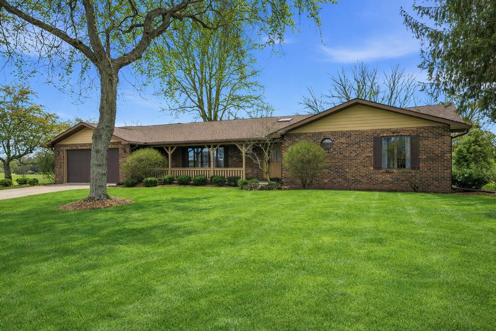 Photo of 3921 Bonnie Drive, Crown Point, IN 46307 (MLS # 836830)