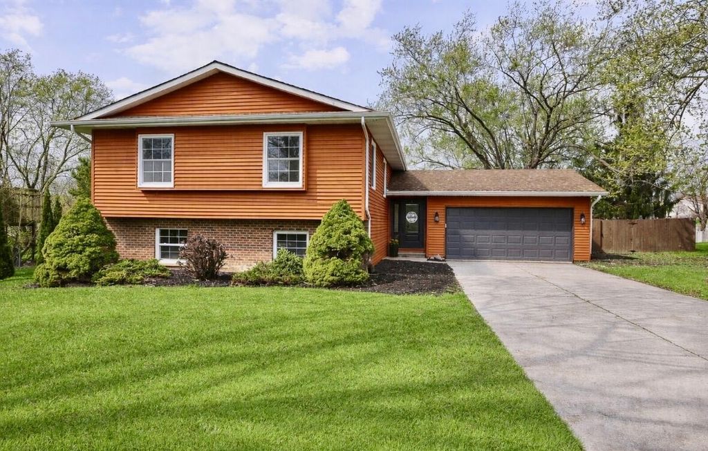 Photo of 263 W 550 N, Valparaiso, IN 46385 (MLS # 837287)