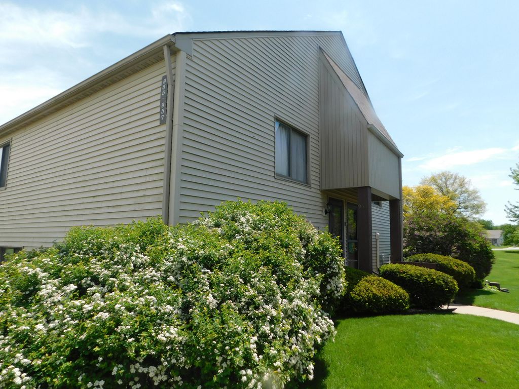 Photo of 955 Millpond Road, Valparaiso, IN 46385 (MLS # 838684)