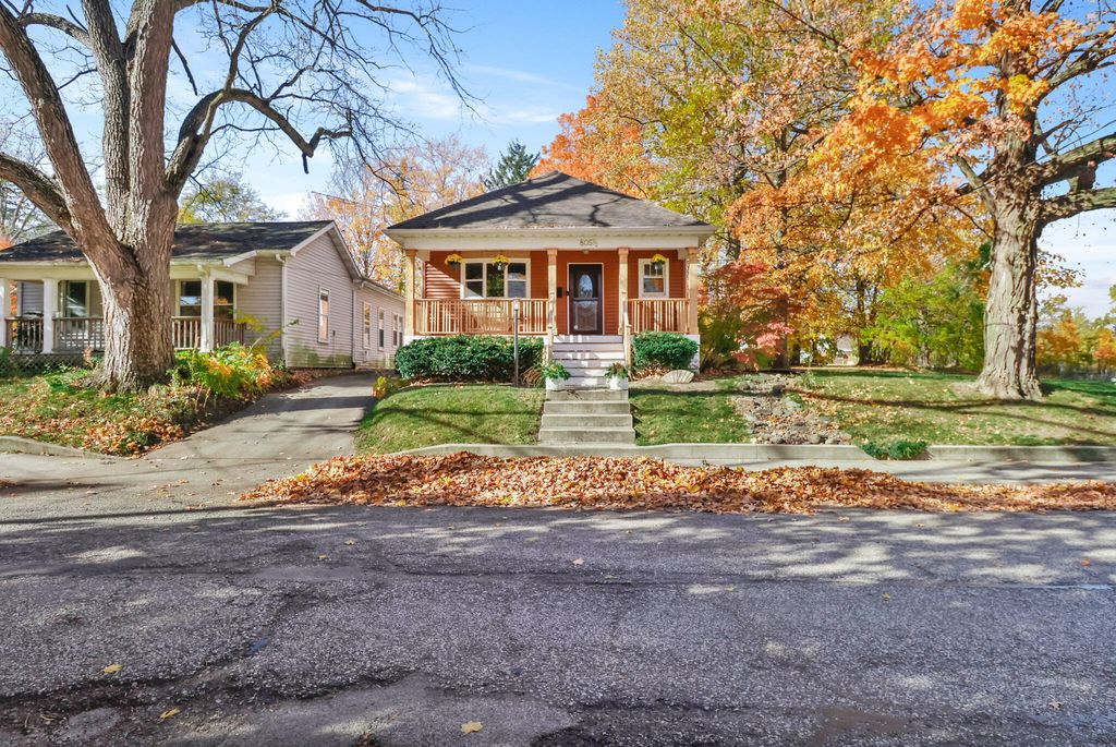 Photo of 805 1/2 Napoleon Street, Valparaiso, IN 46383 (MLS # 830537)